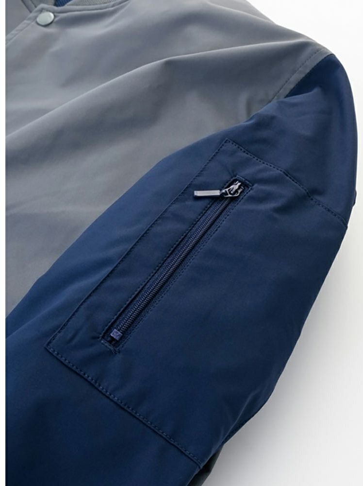 左胸に便利なポケット付き