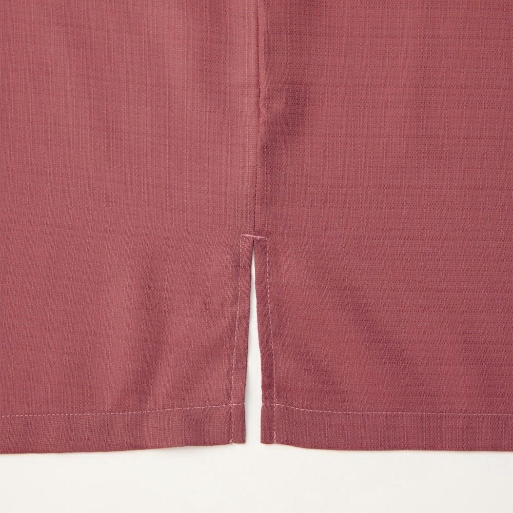 サイドにスリットが入っていて動きやすい