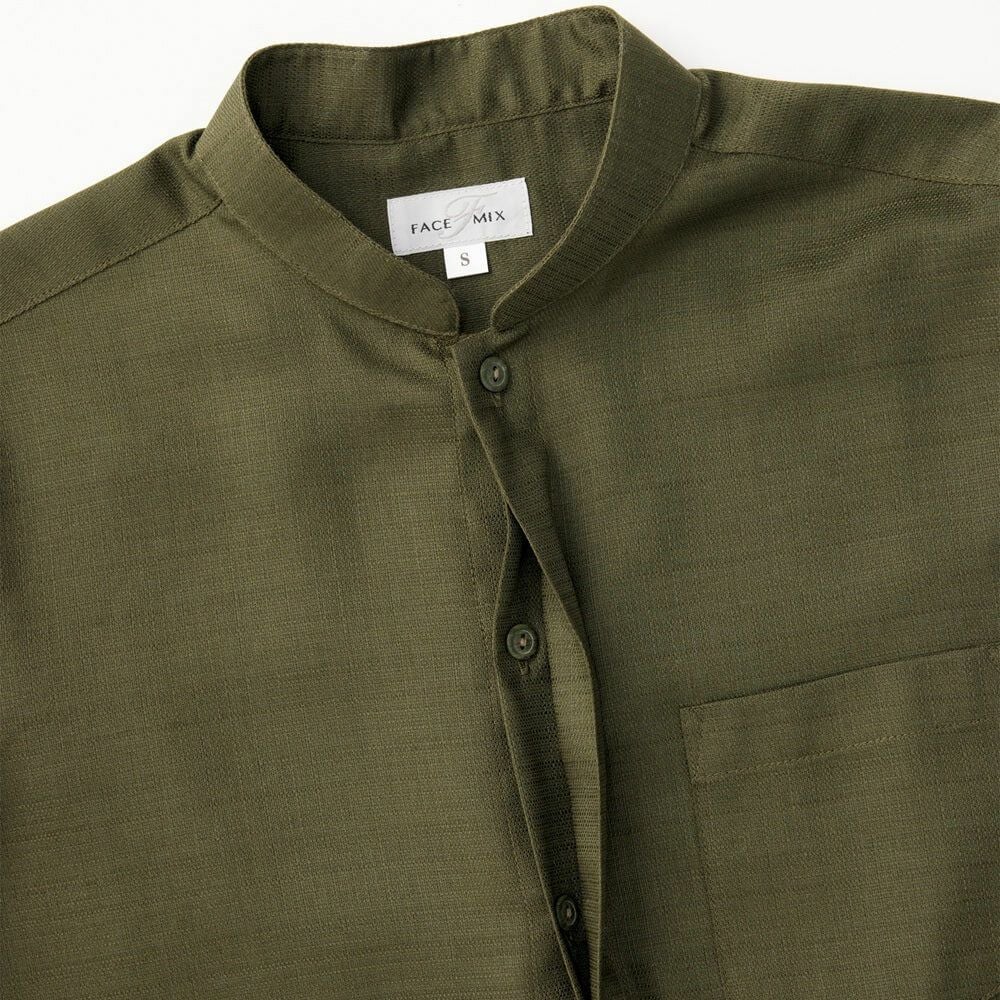 外側にボタンが見えないすっきり清潔な印象の比翼仕立て