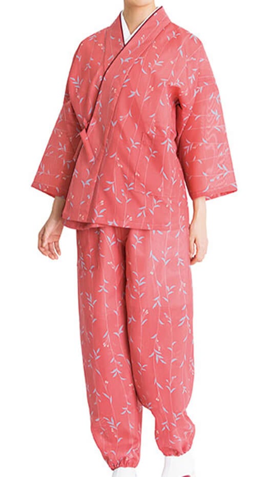 茶衣着サーモンピンクのコーディネート例