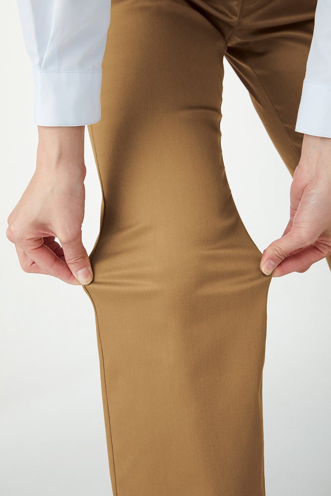 洗濯や紫外線の影響による劣化がおこりにくい、耐えるストレッチ素材。