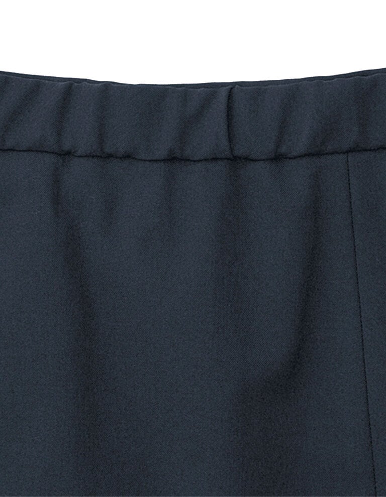 動きやすい後ろゴム仕様